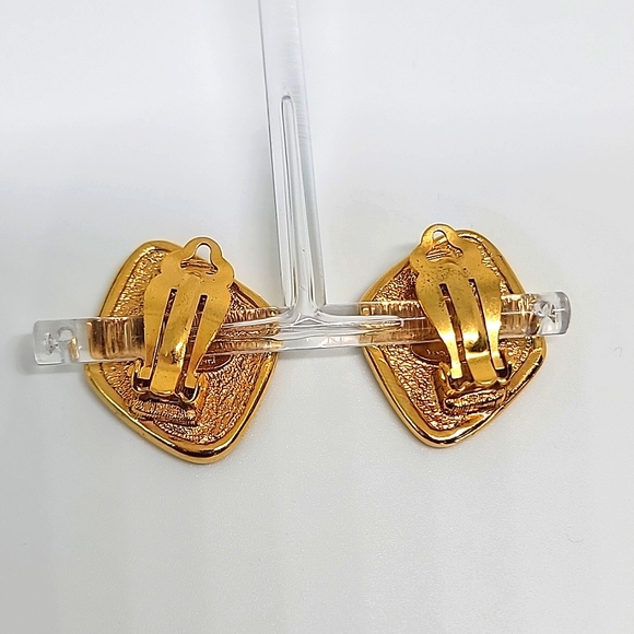 CHANEL MATELASSE DIAMOND VINTAGE CLIP ON EARRINGS - Picture 4 of 6